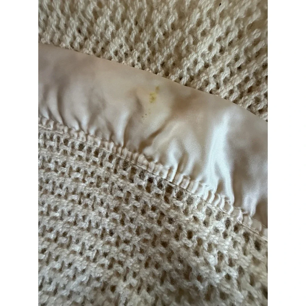 Marshall Field & Co Wool Blanket 82x68 Ivory Earlywarm Cellular Satin‎ Trim Vtg